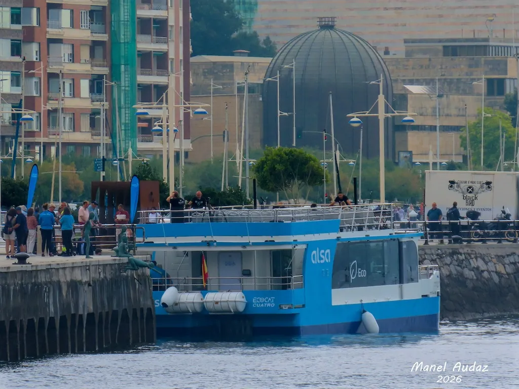 Catamarán ALSA Eco ECOCAT CUATRO en la Bahía de Santander